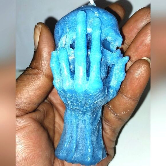 Hand crafted limited edition from our raging skull candle collection - Picture 5 of 7
